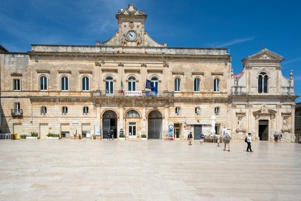 Edificio storico municipale italiano, enti pubblici partner